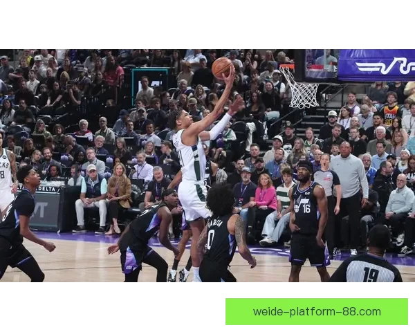 贝利三分轰33+9+7爵士大胜雄鹿终结四连败雄鹿近12场仅2胜